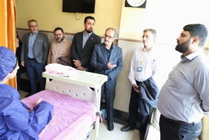 عیادت مسئولان مدیریت رفاه و سلامت کارکنان دانشگاه علوم پزشکی تهران از کارکنان بستری در مجتمع بیمارستانی امیراعلم